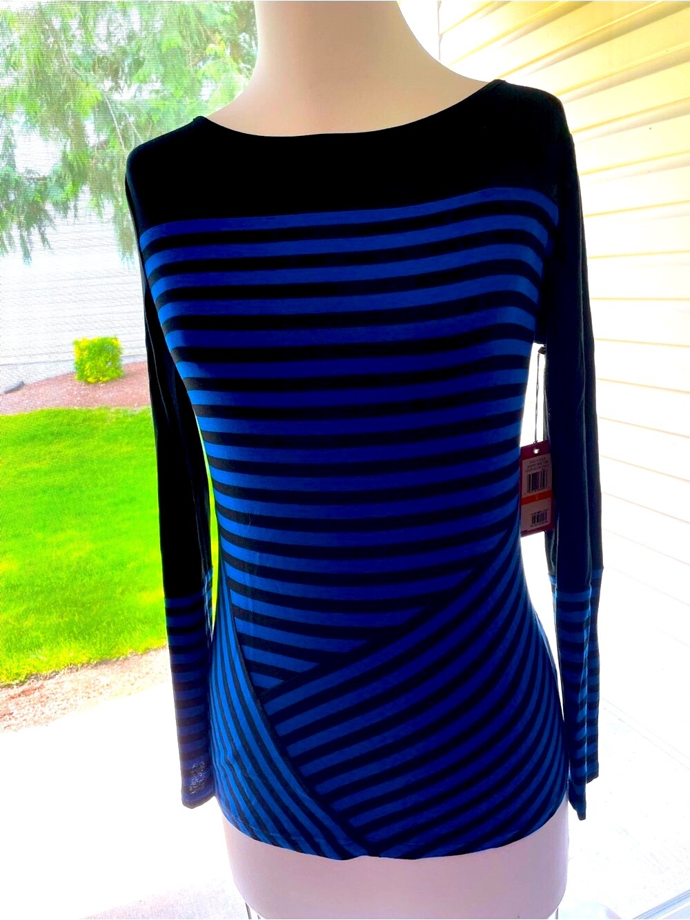 Women’s NWT VINCE CAMUTO Black and Cobalt Striped Knit Long Sleeve Top Sz S